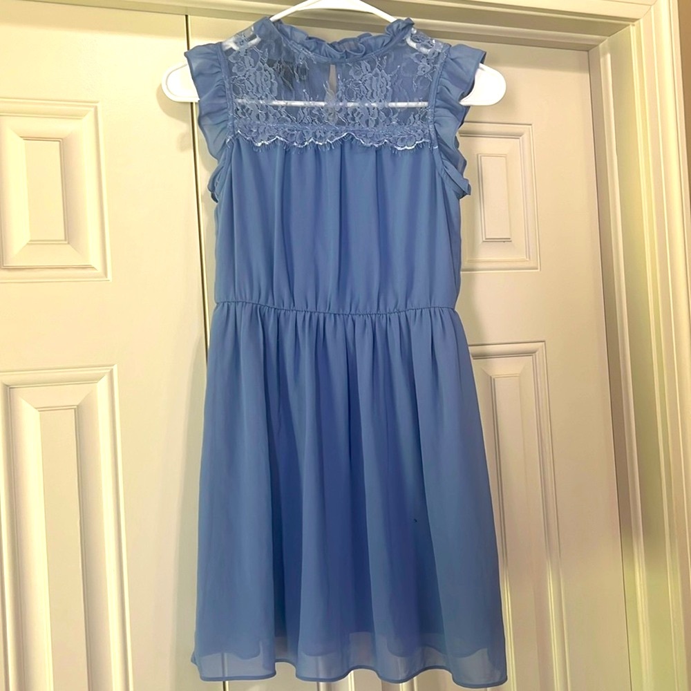 Girls flutter sleeve dress size 10 with lace fully lined